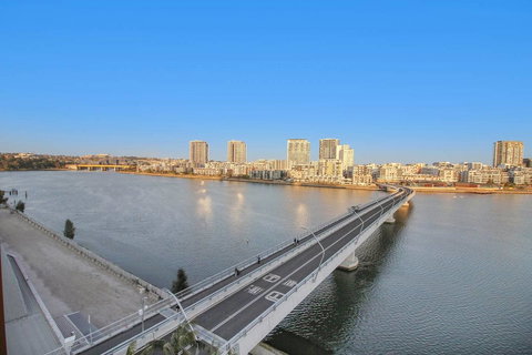 Brand New 3 Bedrooms Apt With Waterfront View - Accommodation BNB 8