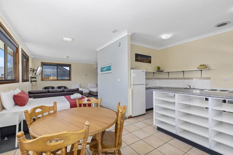 Coastal Bay Motel - Accommodation BNB 9