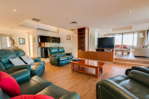 Pacific Towers Beach Resort - Accommodation BNB 23