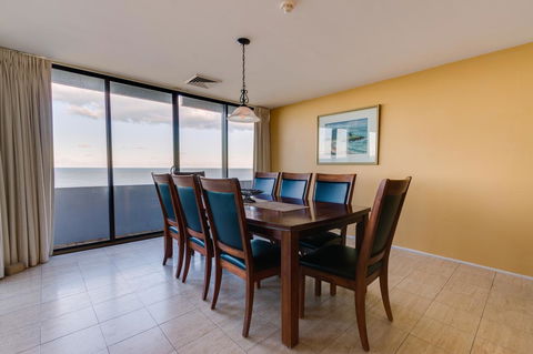 Pacific Towers Beach Resort - Accommodation BNB 24