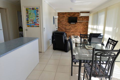 Beach House Holiday Apartments - Accommodation BNB 8