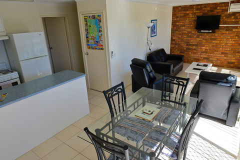 Beach House Holiday Apartments - Accommodation BNB 10