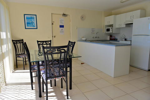 Beach House Holiday Apartments - Accommodation BNB 11