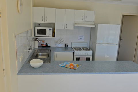 Beach House Holiday Apartments - Accommodation BNB 6