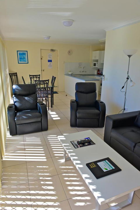 Beach House Holiday Apartments - Accommodation BNB 7
