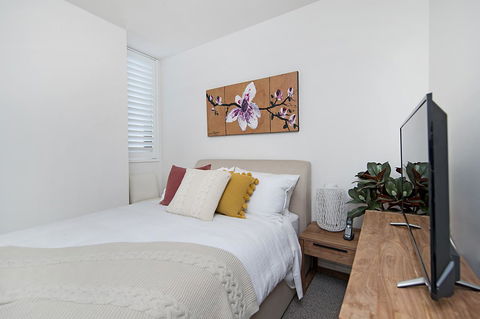 Arena Luxury Beachfront Apartment - Accommodation BNB 24