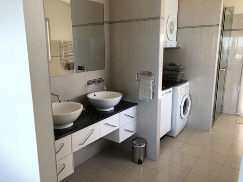 OceanScape Luxury Beachfront Villas - Accommodation BNB 4