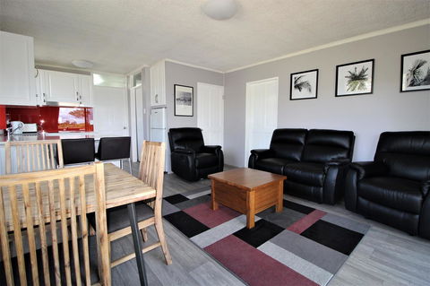 Beachfront 3, 25 Willow Street - Accommodation BNB 0