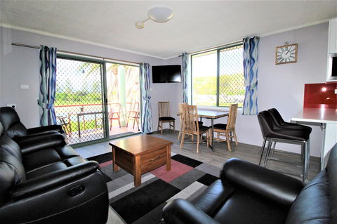 Beachfront 3, 25 Willow Street - Accommodation BNB 2