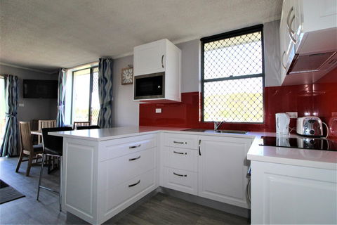 Beachfront 3, 25 Willow Street - Accommodation BNB 6