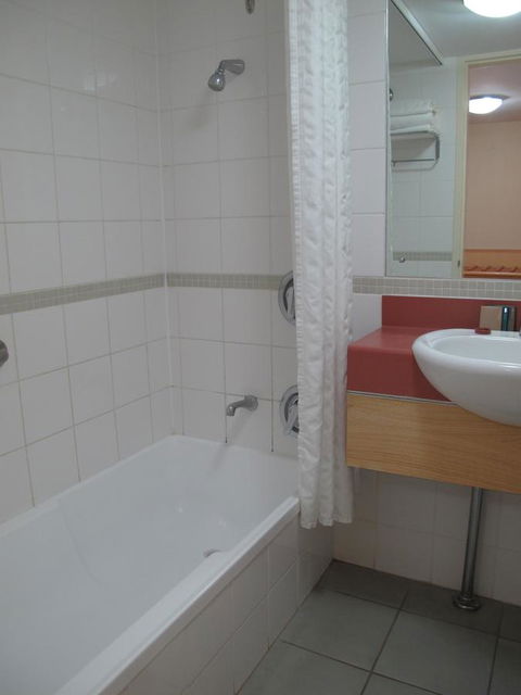 Crowne Plaza Alice Springs Lasseters, An IHG Hotel - Accommodation BNB 6