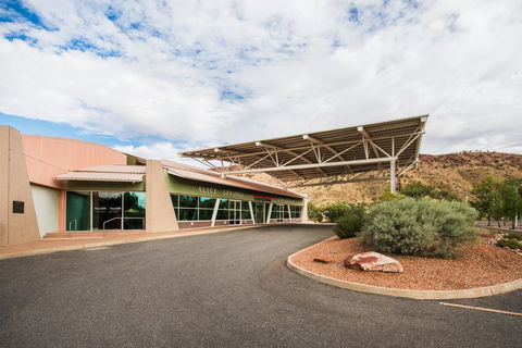 Crowne Plaza Alice Springs Lasseters, An IHG Hotel - Accommodation BNB 11