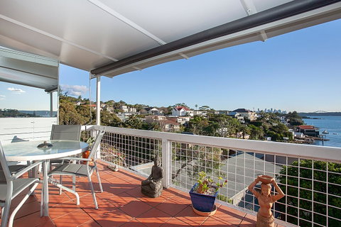 Art Deco Apartment With Breathtaking Water Views - Accommodation BNB 12