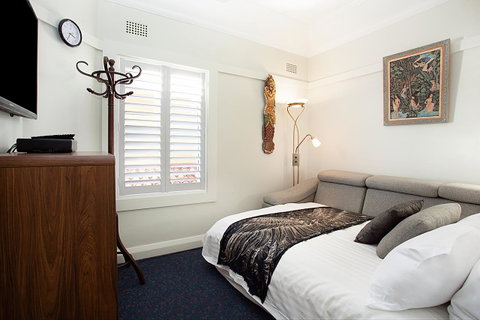Art Deco Apartment With Breathtaking Water Views - Accommodation BNB 9