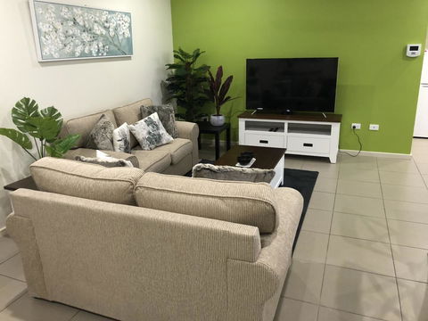 Darwin-Ocean Views, Tropical Getaway, Pool & Aircon - Accommodation BNB 4