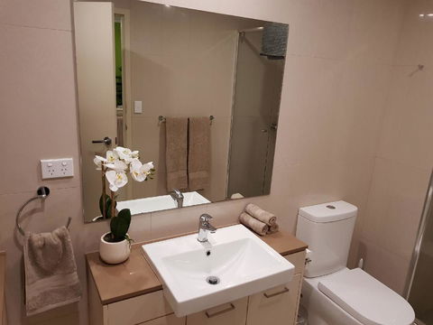 Darwin-Ocean Views, Tropical Getaway, Pool & Aircon - Accommodation BNB 13