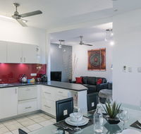 CitySide Apartment - 2 Bedroom with Private Courtyard - Accommodation BNB
