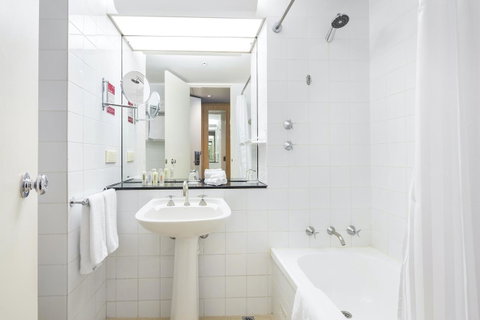 Crowne Plaza Canberra, An IHG Hotel - Accommodation BNB 26
