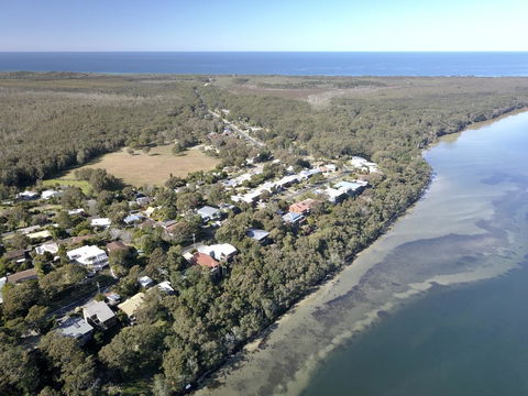 Booti Booti Chateau Lakeside - Accommodation BNB 1