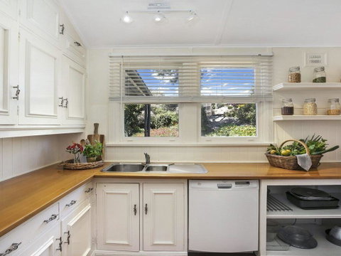 Bourne Cottage - Perfect For All Seasons - Accommodation BNB 2
