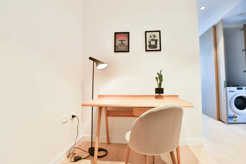 Box Hill Central Sky One Apartment - Accommodation BNB 2