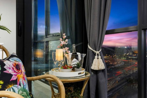 Braddon Penthouse, Top Location, Netflix, WiFi, Views - Accommodation BNB 0
