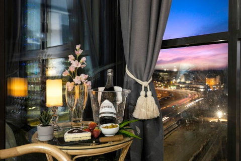 Braddon Penthouse, Top Location, Netflix, WiFi, Views - Accommodation BNB 2