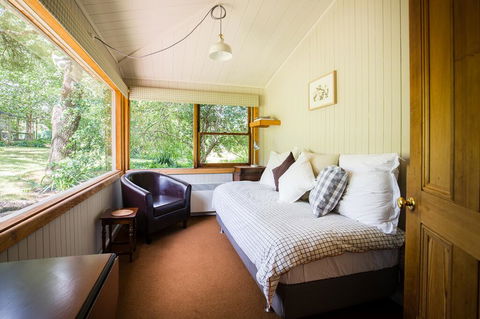 Braeside Mount Macedon Country Retreat Bed And Breakfast - Accommodation BNB 2