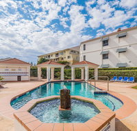 Breakers Block 1 unit 1- Pool in complex - across the road from the beach - Accommodation BNB