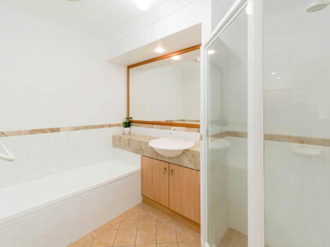 Breakers Block 3 - Unit 2 - Pool In Complex - Across The Road From The Beach - Accommodation BNB 3