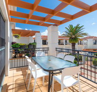 Breakers Block 3 - Unit 2 - Pool in complex - across the road from the beach - Accommodation BNB