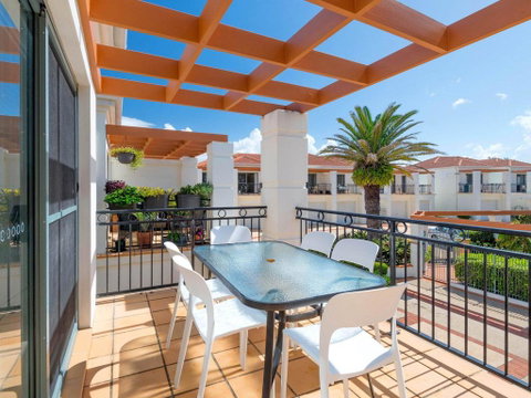 Breakers Block 3 - Unit 2 - Pool In Complex - Across The Road From The Beach - Accommodation BNB 0