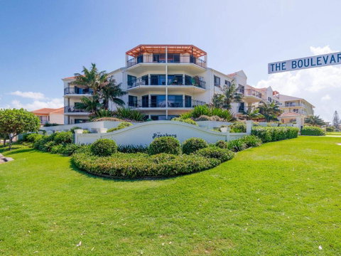 Breakers Block 3 - Unit 2 - Pool In Complex - Across The Road From The Beach - Accommodation BNB 1