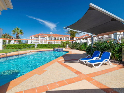 Breakers Block 3 - Unit 2 - Pool In Complex - Across The Road From The Beach - Accommodation BNB 2