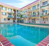 Bribie Beach King bed Unit overlooking pool - Accommodation BNB