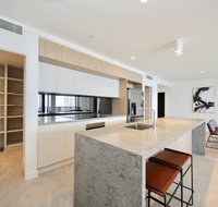 Broadbeach New Luxury Vue 17 Beach Views - Accommodation BNB