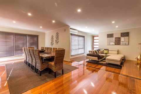 Broadwater By The Beach - With Heated Outdoor Spa - Accommodation BNB 0