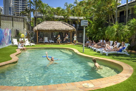 Budds In Surfers Backpackers - Accommodation BNB 3