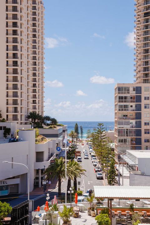 Bunk Surfers Paradise - Accommodation BNB 3