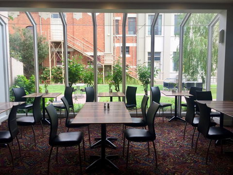 Burkes Hotel Motel - Accommodation BNB 1