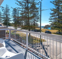 Burleigh - great house room for the boat- across the road from beach - Accommodation BNB