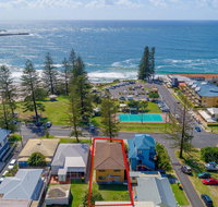Burleigh House Opposite Main Beach - Views Sea Pool Linen and Free WiFi - Accommodation BNB