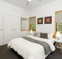 Byron Getaway the Crest