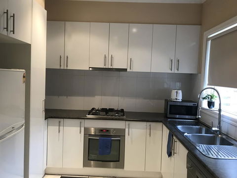 Cairnlea St Albans Townhouse - Accommodation BNB 2