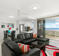 Cairns Luxury Seafront Apartment - Accommodation BNB