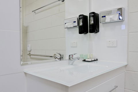 Castle Creek Motel - Accommodation BNB 2