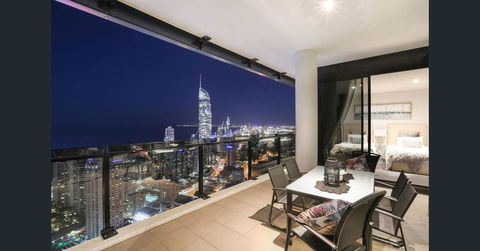 Cavill Avenue Luxury Private Apartments - Accommodation BNB 0