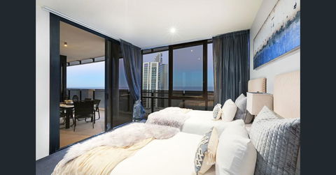 Cavill Avenue Luxury Private Apartments - Accommodation BNB 2