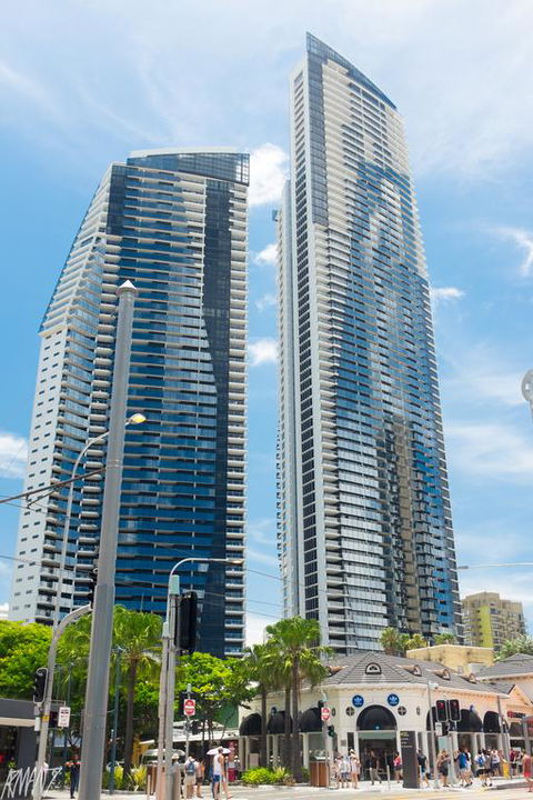 Cavill Avenue Luxury Private Apartments - Accommodation BNB 3