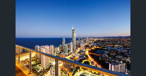 Cavill Avenue Luxury Private Apartments - Accommodation BNB 1